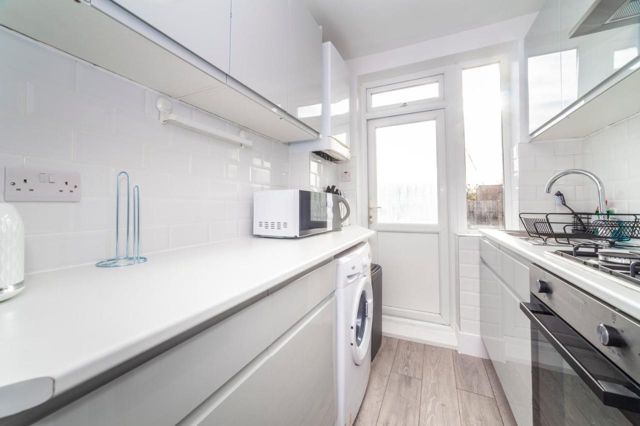 Autonomous 2 Bdr Apartment With Garden And Parking Enfield Exterior foto